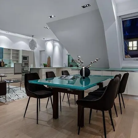 Exclusive Penthouse With Terrace דירה